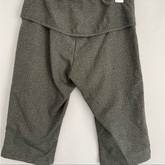 Carol Young Undesigned green roll front pocket capri pant shorts - Picture 5 of 8